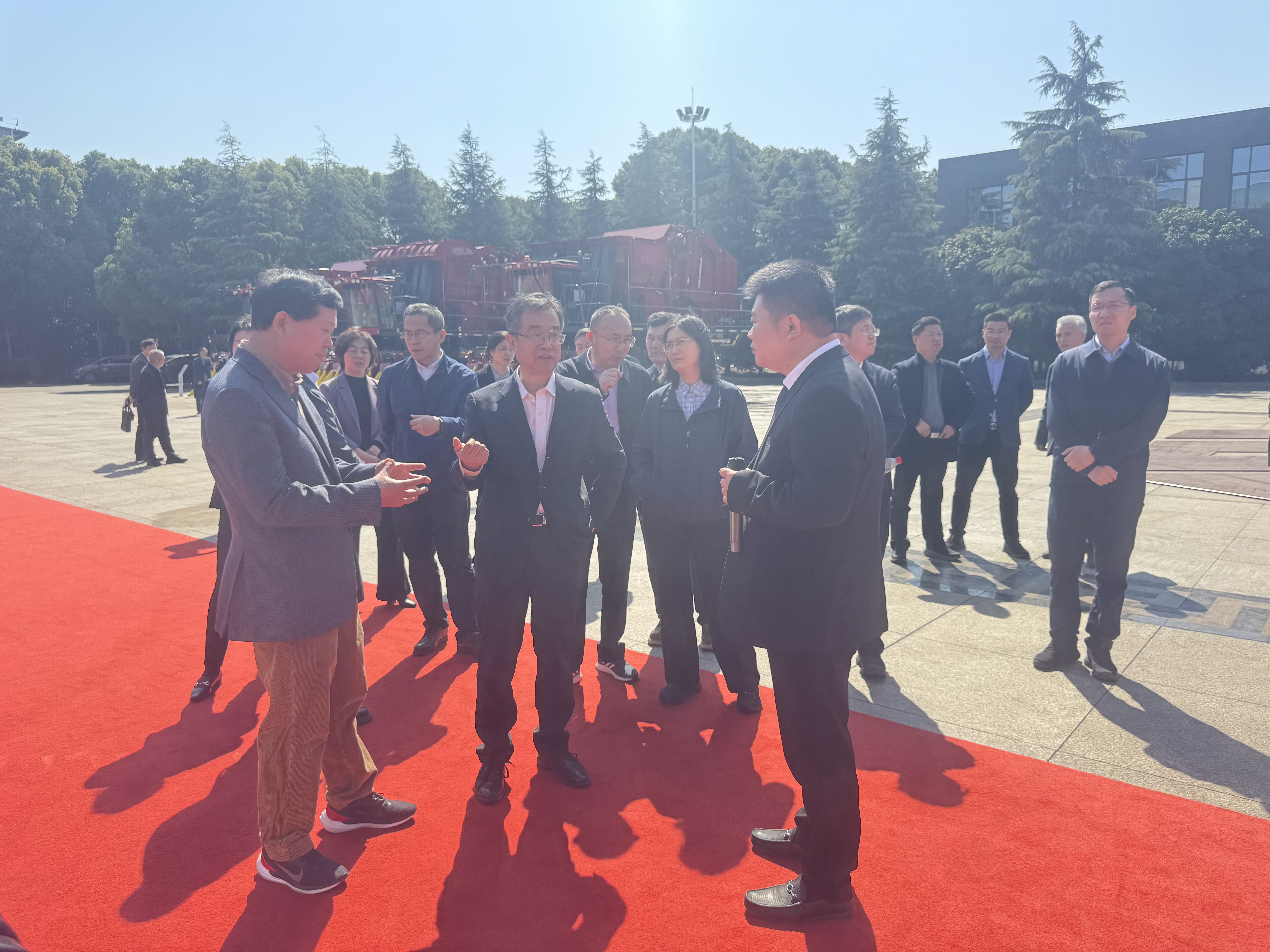 農業農村部農機化司領導一行蒞臨沃得農機調研考察