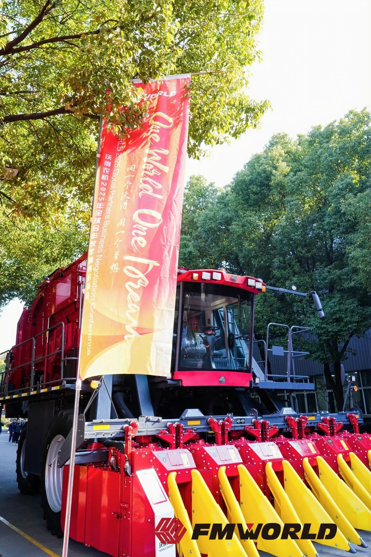 棉田里的“全能手”：沃得鴻龍采棉機，收得好、包得穩！